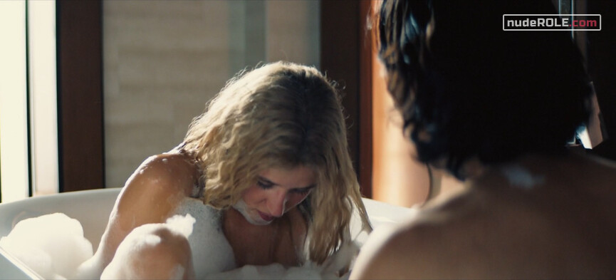 16. Julie nude – Kamikaze s01e04 (2021)