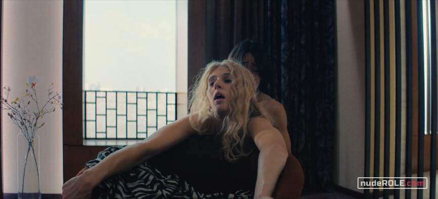 22. Julie nude – Kamikaze s01e04 (2021)