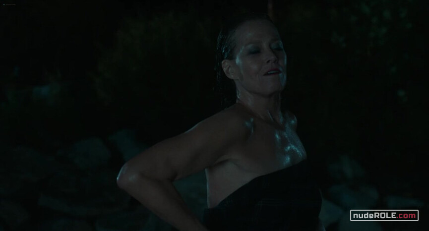 2. Hildy Good nude – The Good House (2021)