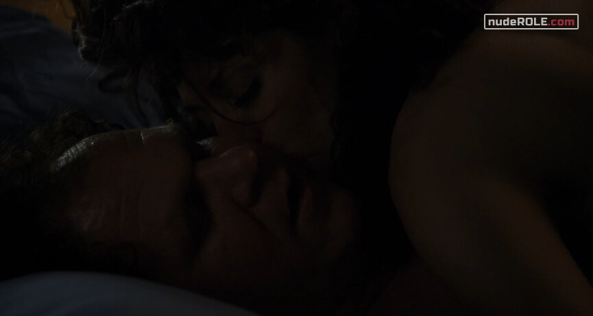 2. Molly sexy – Cyrus (2010)