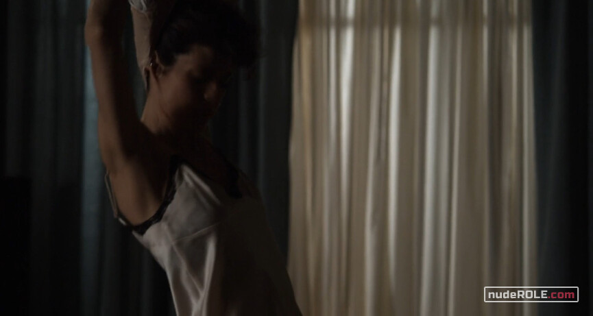 3. Molly sexy – Cyrus (2010)