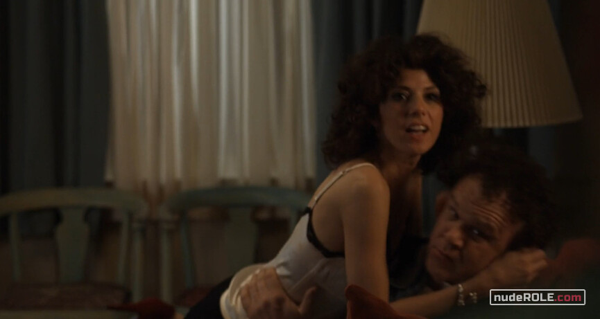 4. Molly sexy – Cyrus (2010)