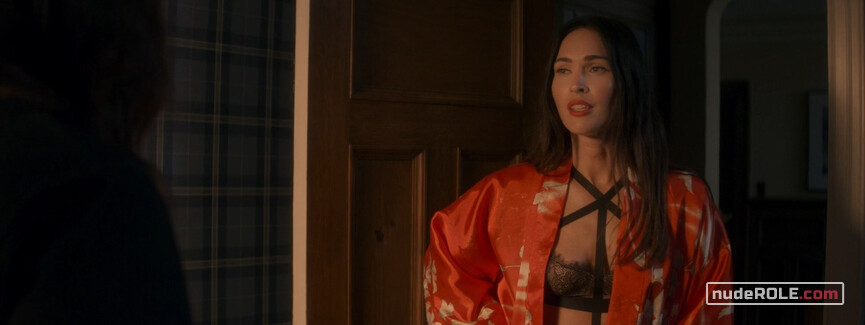8. Megan Fox, Lily sexy – Big Gold Brick (2022)