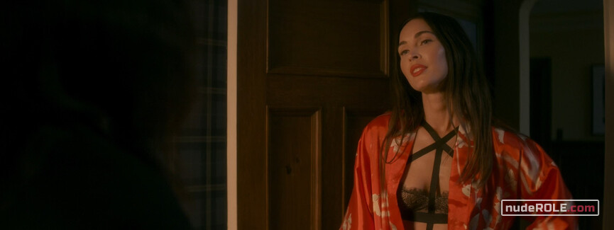 9. Megan Fox, Lily sexy – Big Gold Brick (2022)