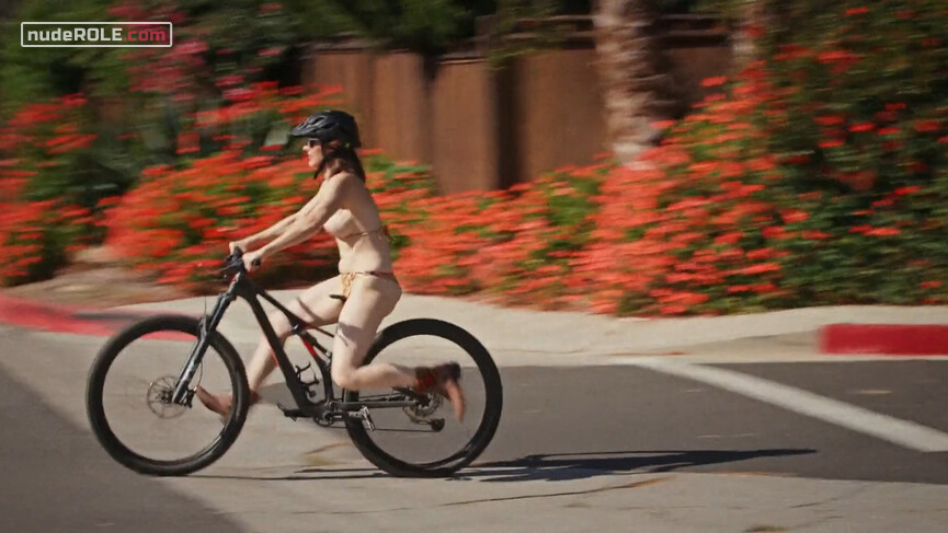 3. Mandy sexy – How It Ends (2021)