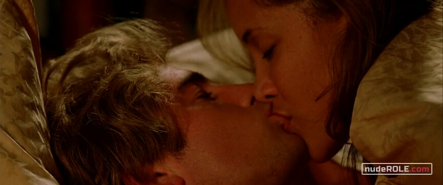 6. Beth Williamson sexy – Dark Blue (2002)