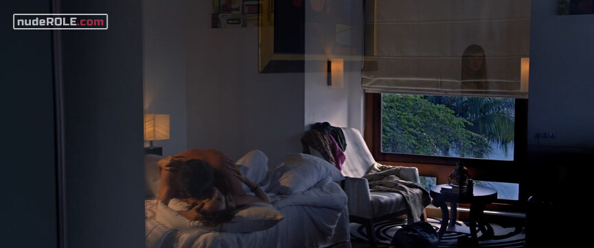 9. Anna Hamon nude – Un + une (2015) #2