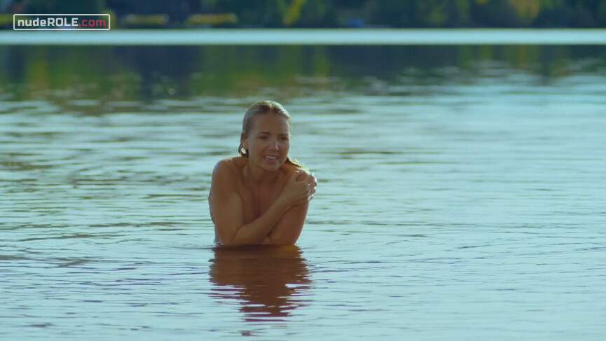 5. Diana Maxa sexy – Hotel Limbo (2020)