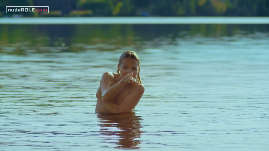 6. Diana Maxa sexy – Hotel Limbo (2020)