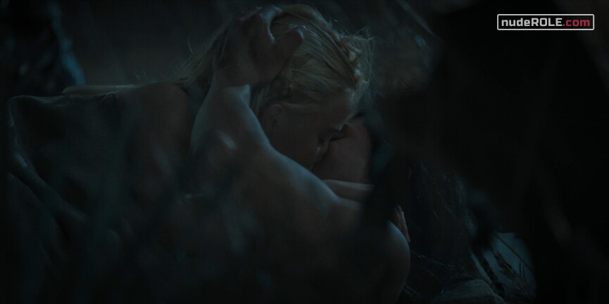 3. Elsa Dutton sexy – 1883 s01e08 (2022)