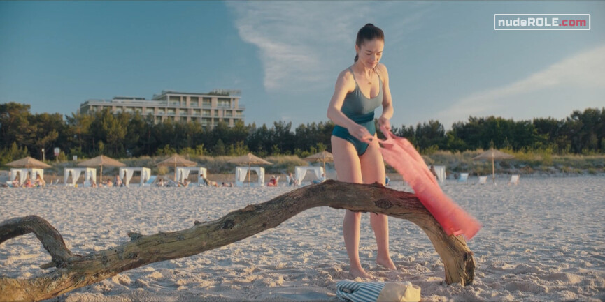 2. Ania nude – Into the Wind (2022)