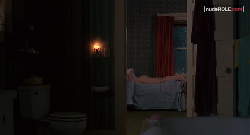 4. Martha nude , Frances sexy – A Dangerous Woman (1993)