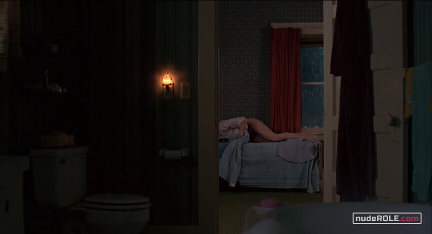 5. Martha nude , Frances sexy – A Dangerous Woman (1993)