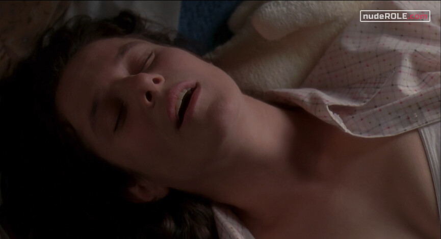 6. Martha nude , Frances sexy – A Dangerous Woman (1993)