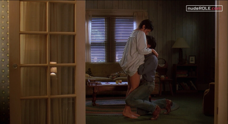 7. Martha nude , Frances sexy – A Dangerous Woman (1993)