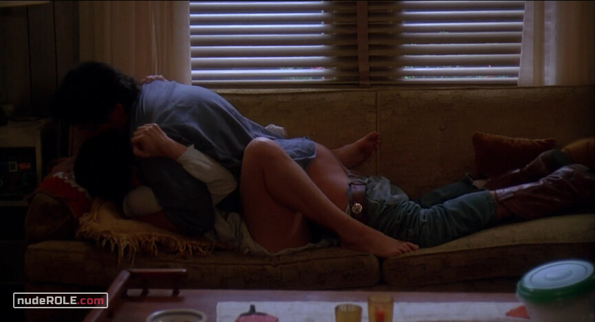 9. Martha nude , Frances sexy – A Dangerous Woman (1993)