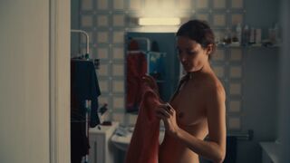 Clarisse nude – Hold Me Tight (2021)