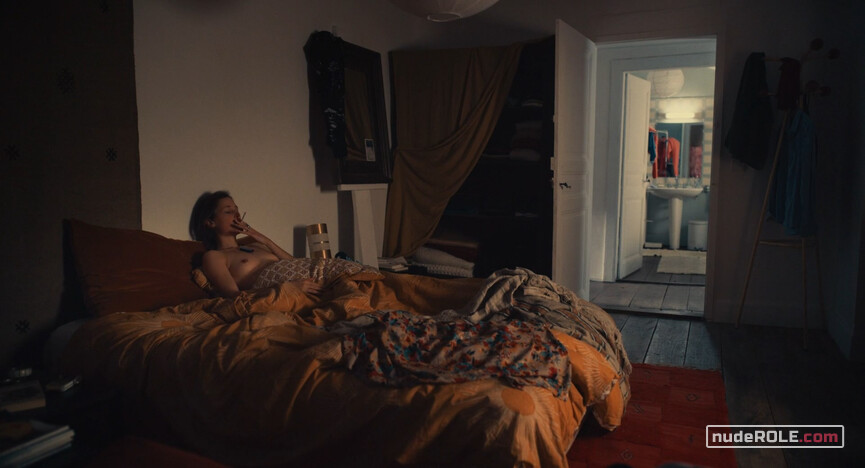 3. Clarisse nude – Hold Me Tight (2021)