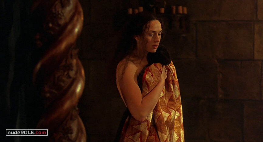 6. Lettice Howard nude – Elizabeth (1998)