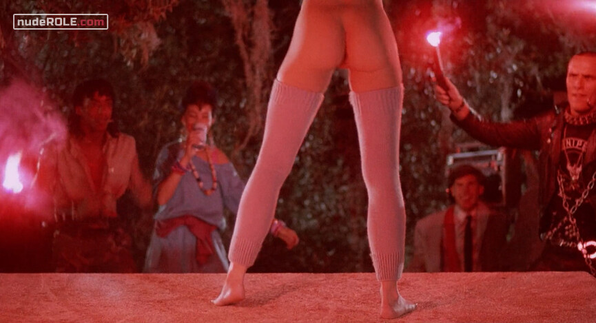 5. Trash nude – The Return of the Living Dead (1985)