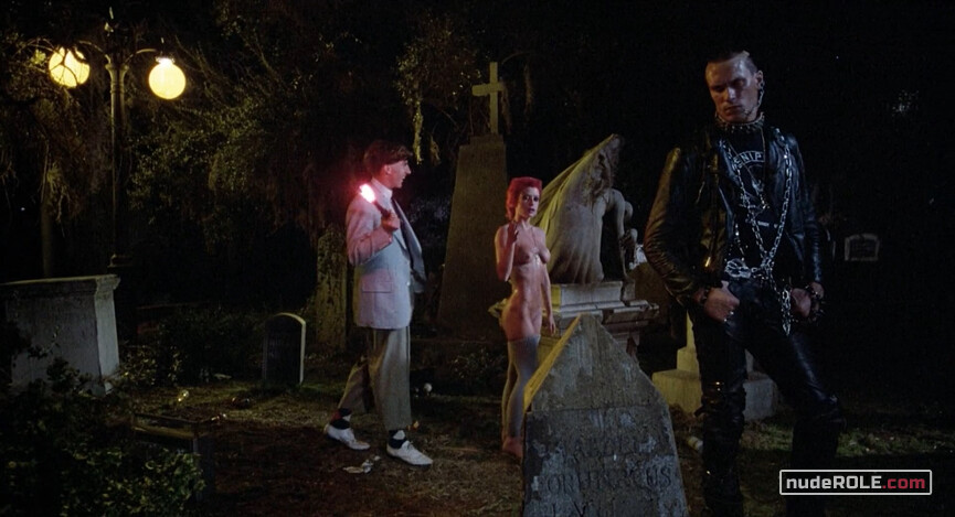 7. Trash nude – The Return of the Living Dead (1985)