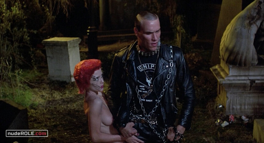 9. Trash nude – The Return of the Living Dead (1985)
