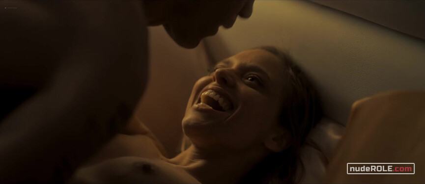 3. Isabelle Desnain nude , Elizabeth Shannonhouse sexy – American Gigolo s01e02 (2022)