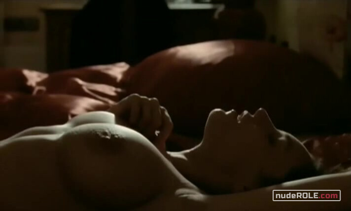 8. Jenny Schrader nude – Mörderische Elite (2004)