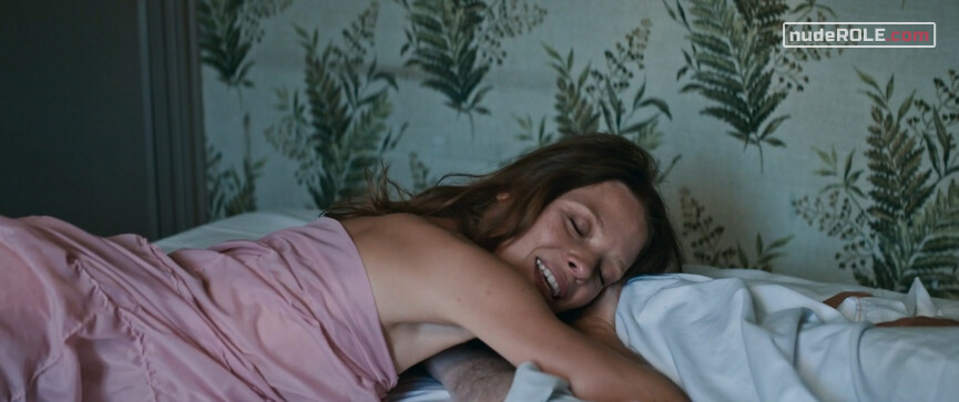 11. Jeannie nude – Tralala (2021)