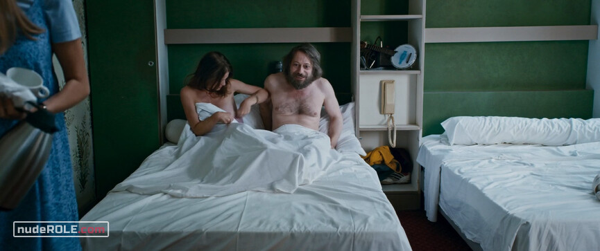 12. Jeannie nude – Tralala (2021)