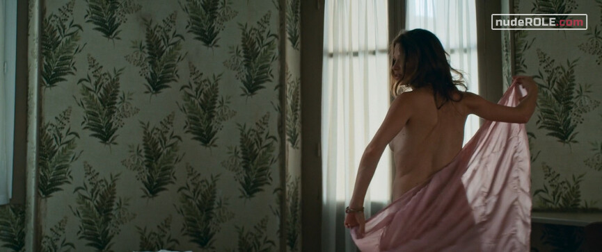 5. Jeannie nude – Tralala (2021)