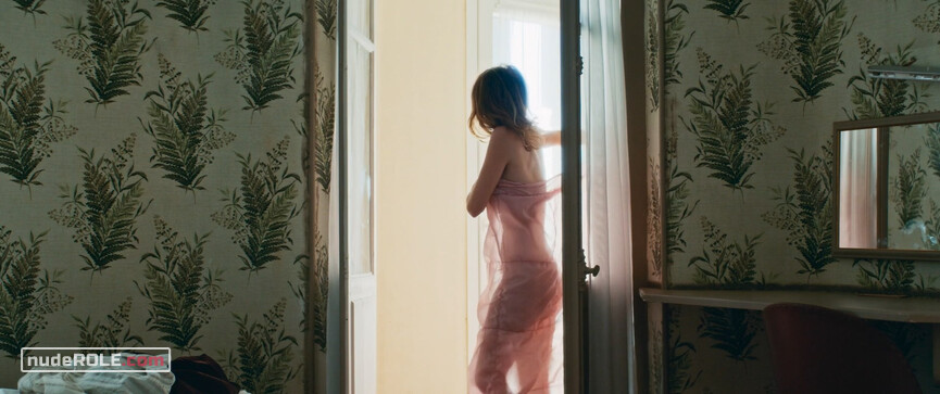 6. Jeannie nude – Tralala (2021)