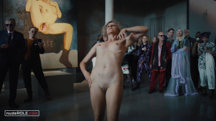 4. Franziska nude – Ich und die Anderen s01e01 (2021)