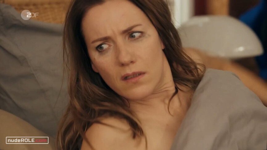 4. Julia Wegmann nude – Nestwochen (2021)