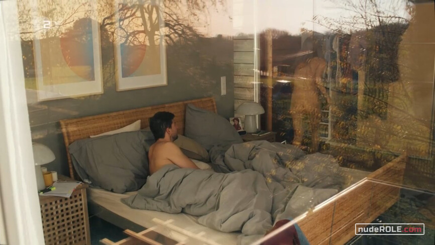 6. Julia Wegmann nude – Nestwochen (2021)