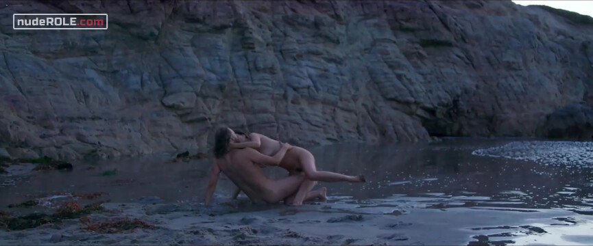 18. Domi nude – Get Away If You Can (2022)