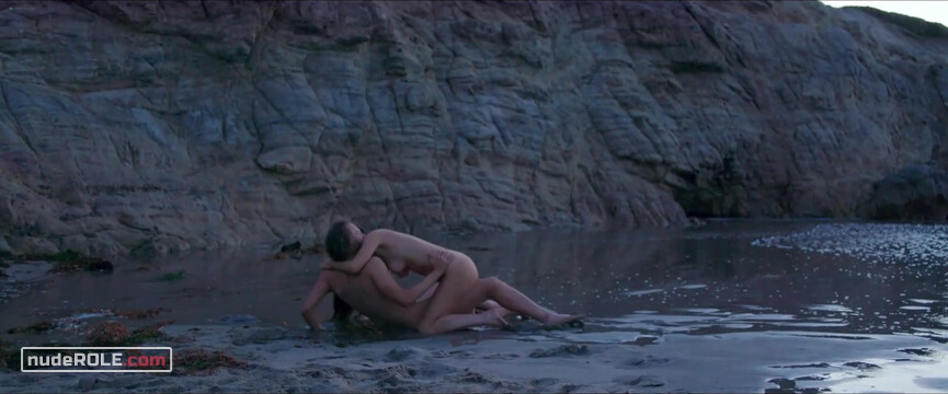 19. Domi nude – Get Away If You Can (2022)