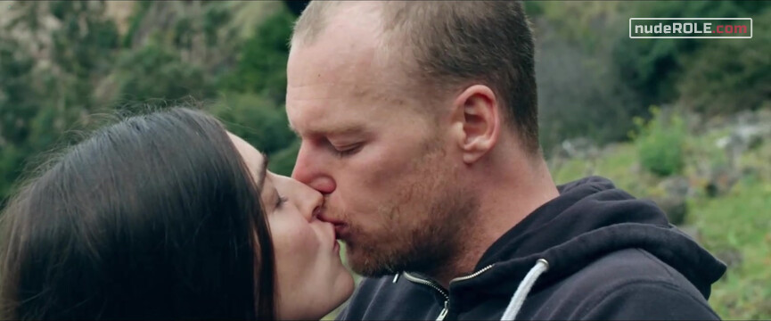 8. Domi nude – Get Away If You Can (2022)