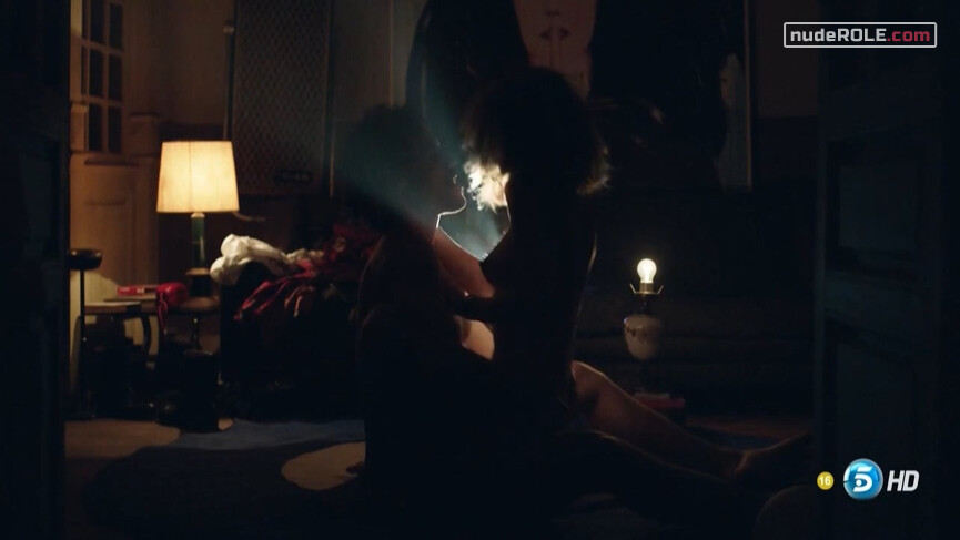 10. Virginia Rodríguez nude – Hermanos s01e01 (2014)