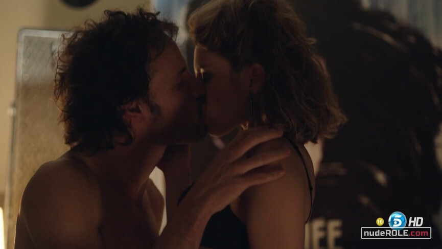 7. Virginia Rodríguez nude – Hermanos s01e01 (2014)
