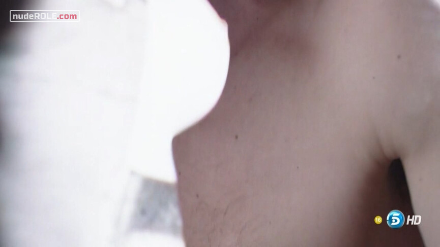 9. Virginia Rodríguez nude – Hermanos s01e01 (2014)