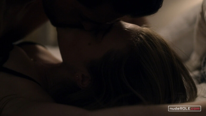 5. Michaela Stone sexy – Manifest s01e10, e16 (2019)