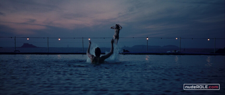 2. Emma sexy – One Day (2011)