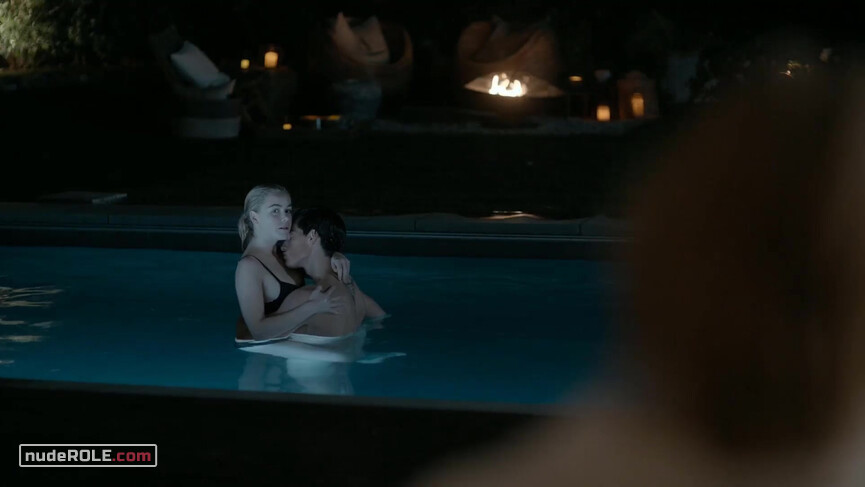 4. Lou Simms sexy, Joyce Holt sexy – Swimming with Sharks s01e04 (2022)