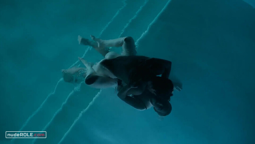 7. Lou Simms sexy, Joyce Holt sexy – Swimming with Sharks s01e04 (2022)