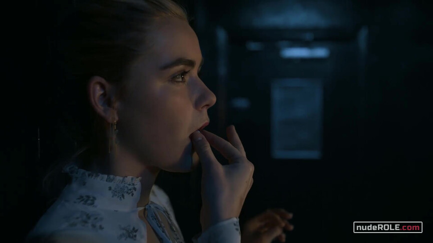 4. Lou Simms sexy, Joyce Holt sexy – Swimming with Sharks s01e01 (2022)
