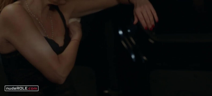 3. Ana Hurtado sexy – Parot s01e05 (2021)