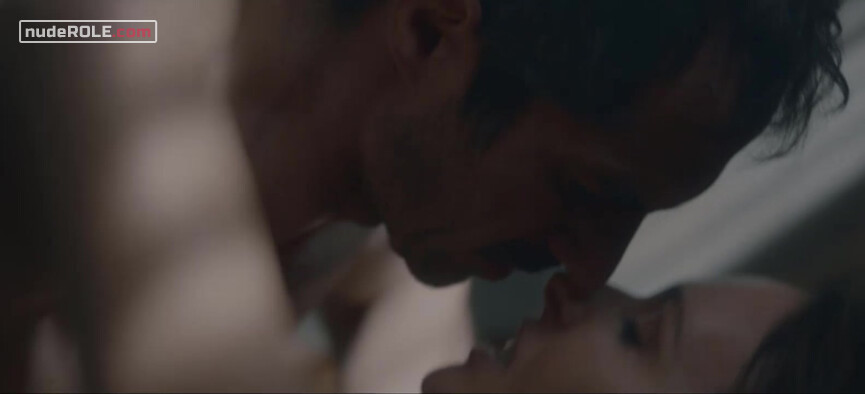 1. Ana Hurtado sexy, Isabel Mora sexy – Parot s01e02 (2021)