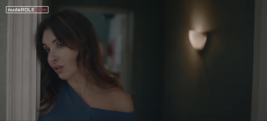 3. Ana Hurtado sexy, Isabel Mora sexy – Parot s01e02 (2021)