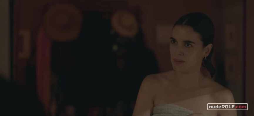 6. Ana Hurtado sexy, Isabel Mora sexy – Parot s01e02 (2021)